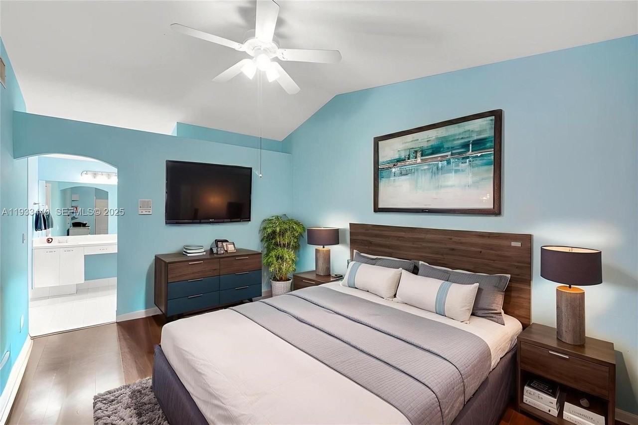 1046 Satinleaf St - Photo 7 of 50