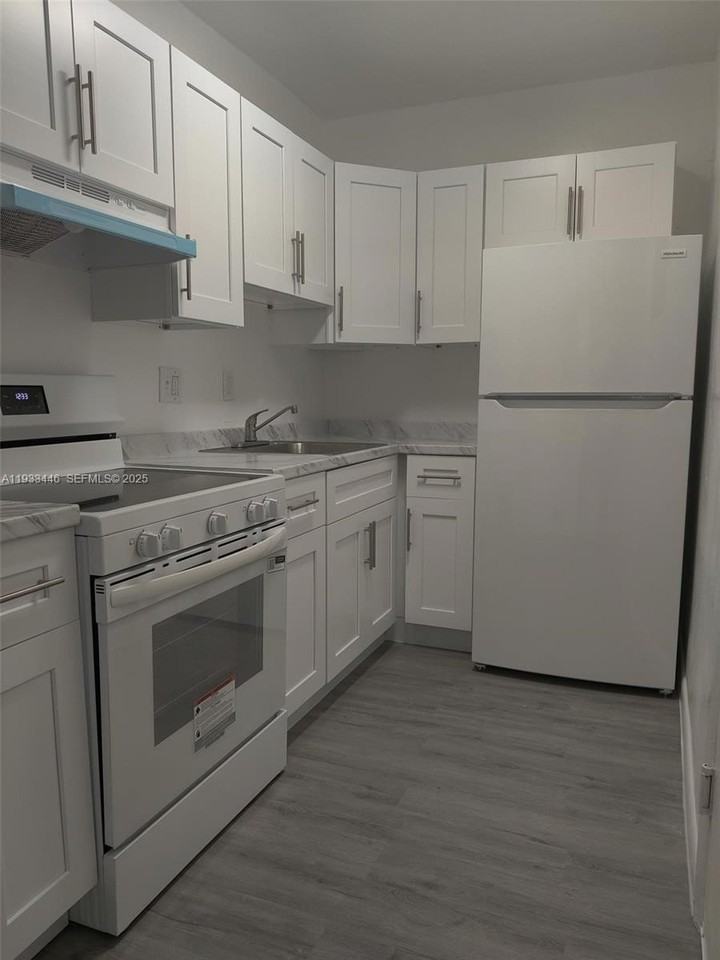 5990 Ne 18th Ave #907 - Photo 3 of 17