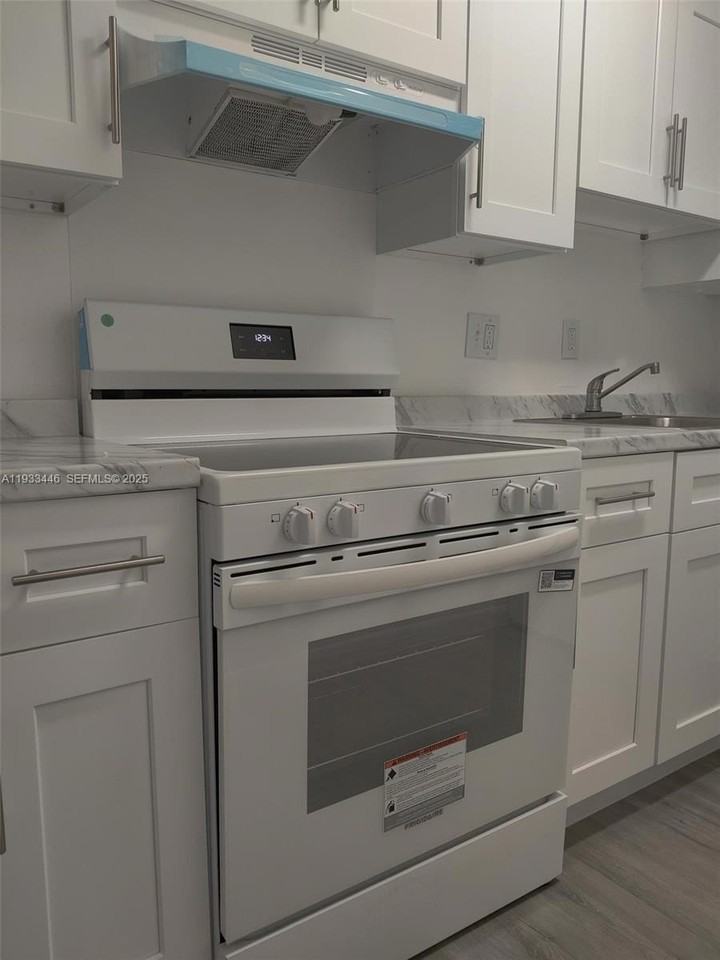 5990 Ne 18th Ave #907 - Photo 4 of 17