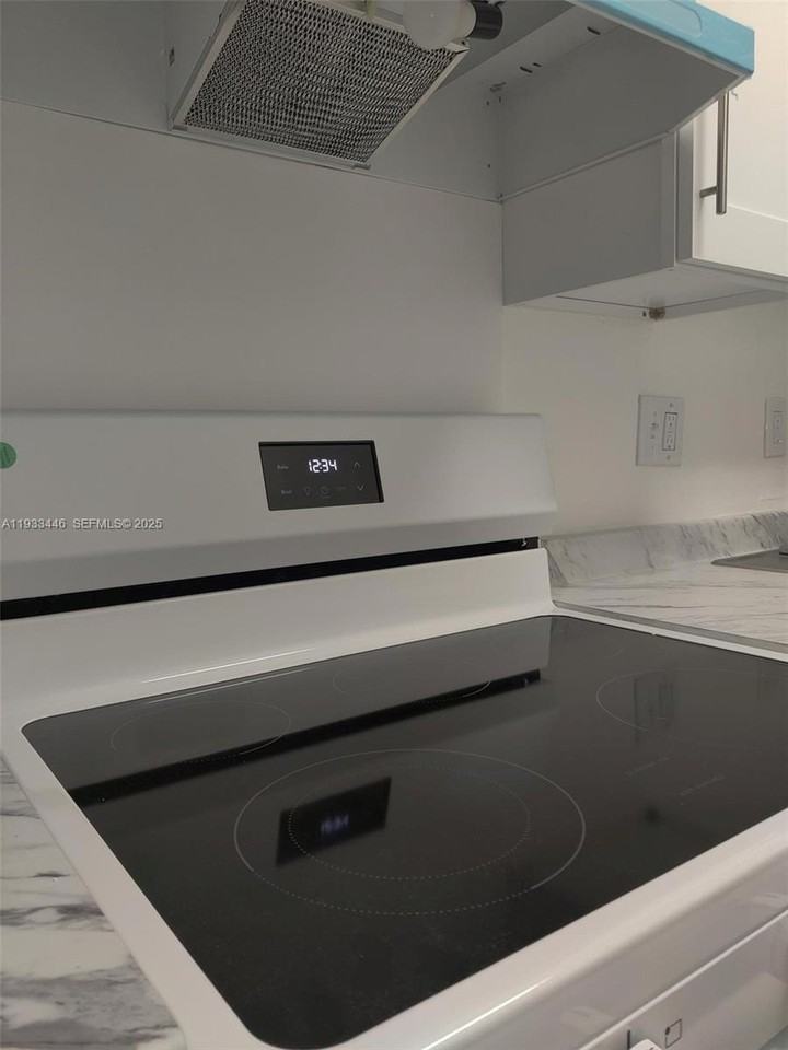 5990 Ne 18th Ave #907 - Photo 5 of 17