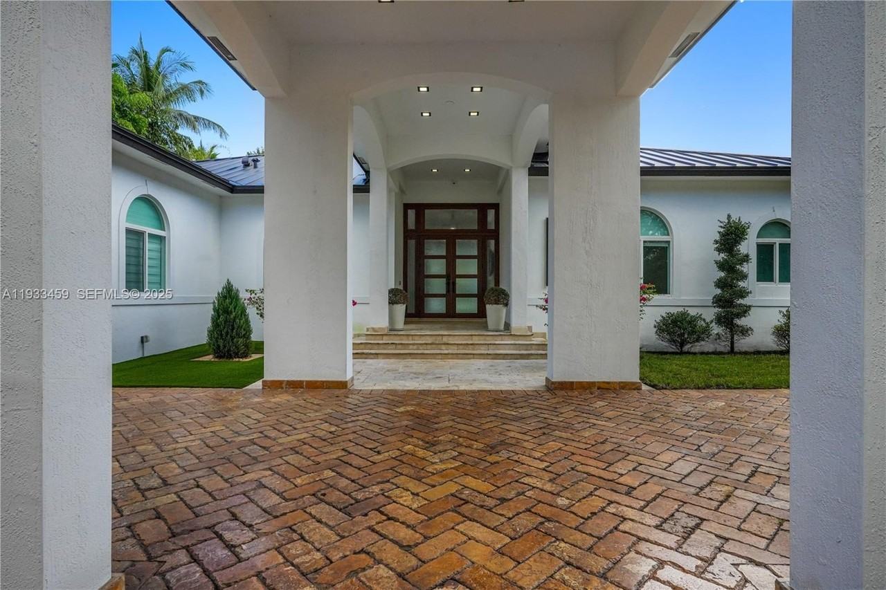 7780 Sw 110th St - Photo 4 of 45