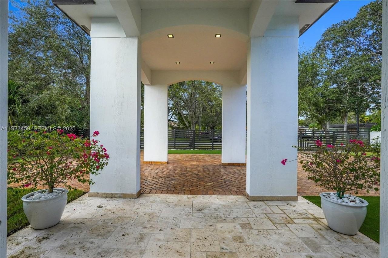 7780 Sw 110th St - Photo 5 of 45