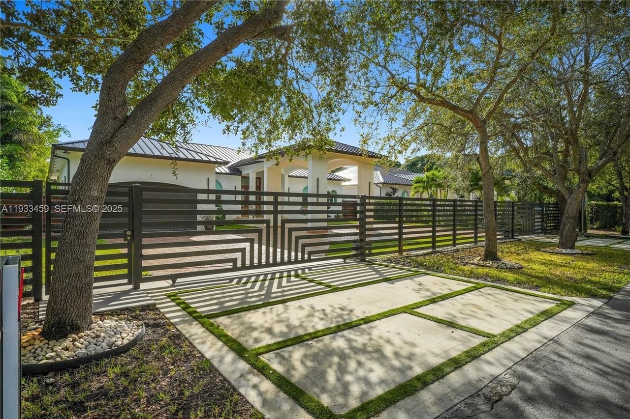 7780 Sw 110th St - Photo 6 of 45