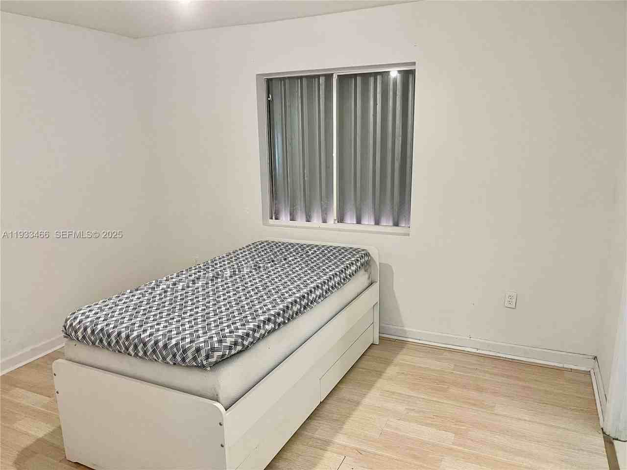 5857 Nw 13th Ave - Photo 6 of 21