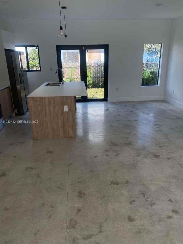 6233 Nw 20th Ave #A - Photo 5 of 23