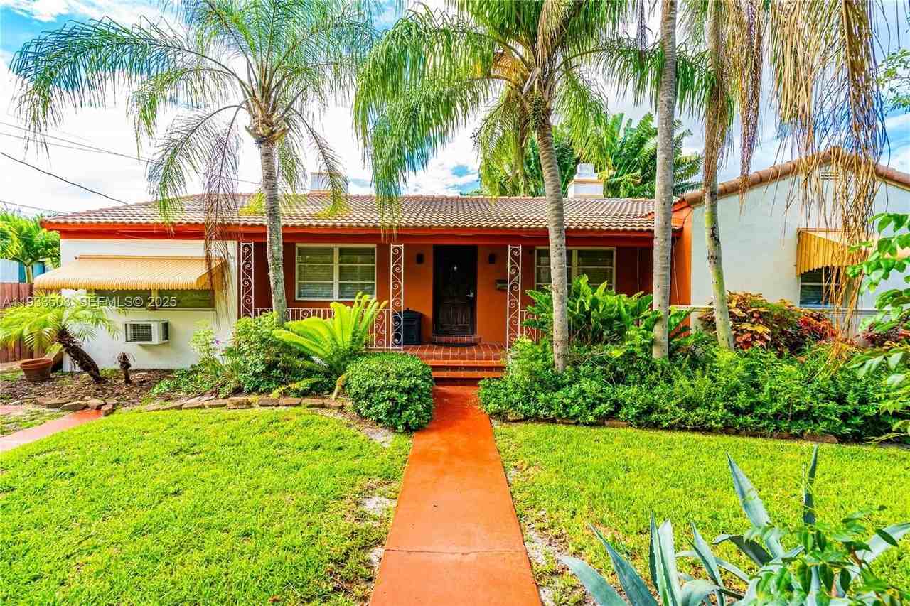 427 Ne 107th St #1 - Photo 2 of 39