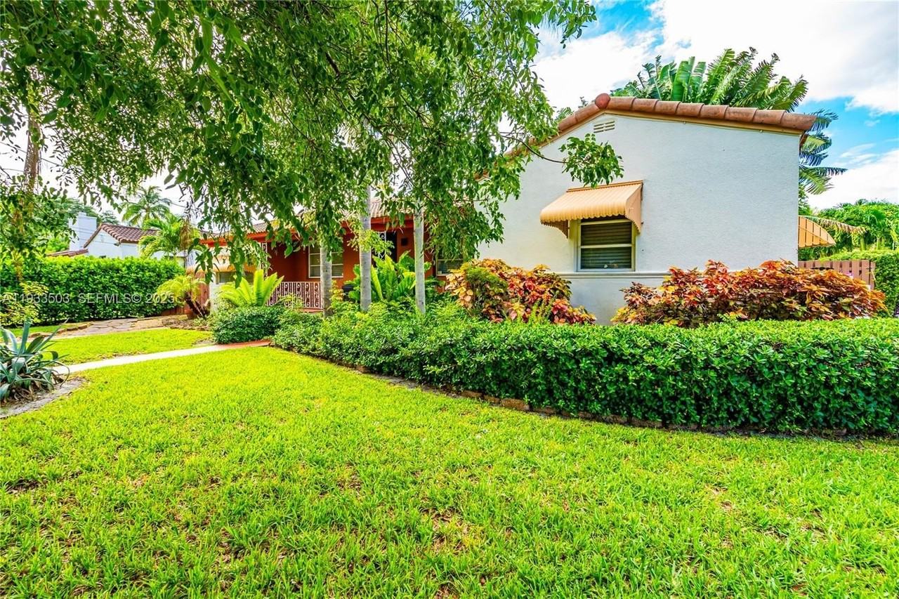 427 Ne 107th St #1 - Photo 5 of 39