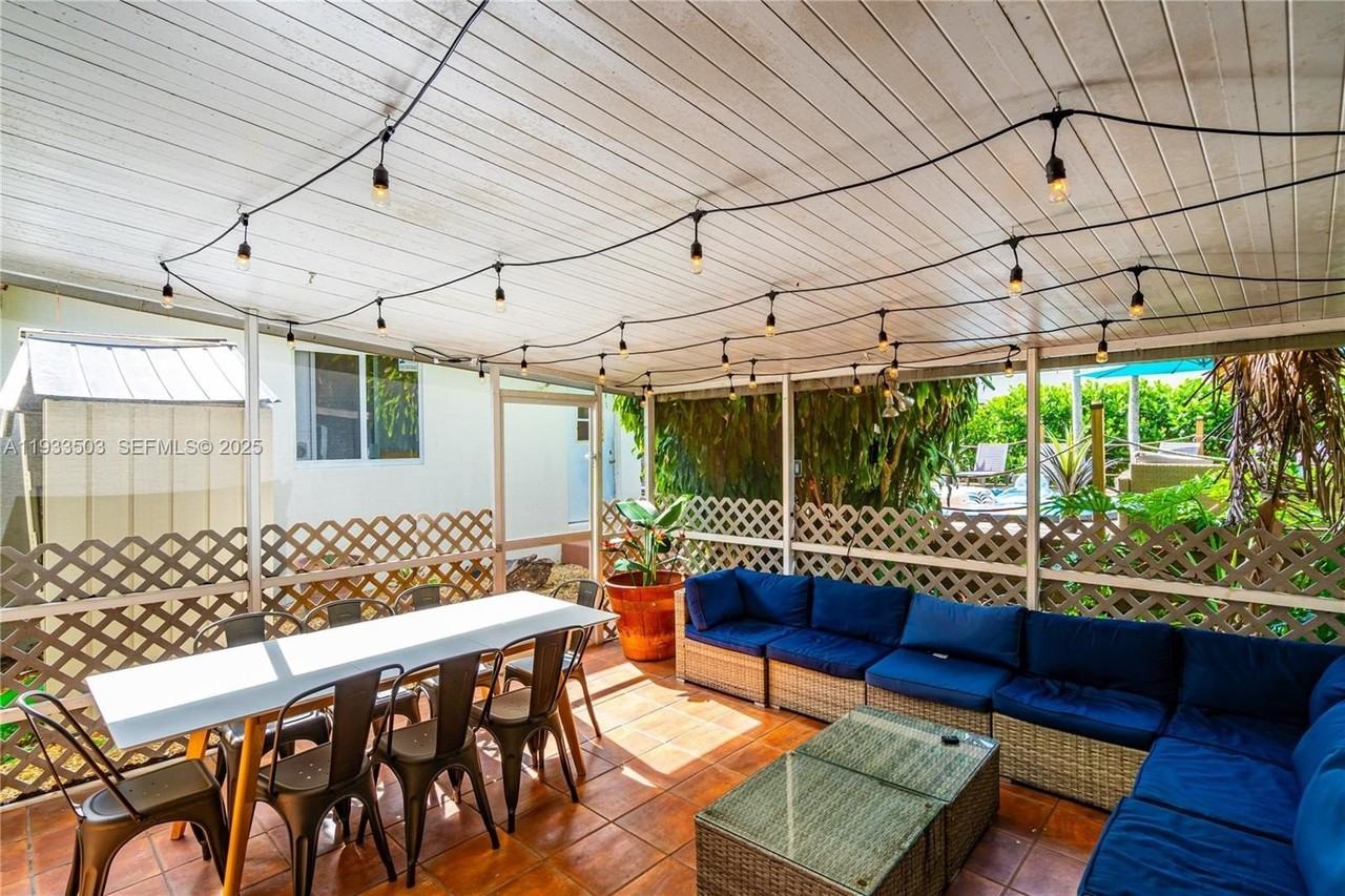 427 Ne 107th St #1 - Photo 6 of 39