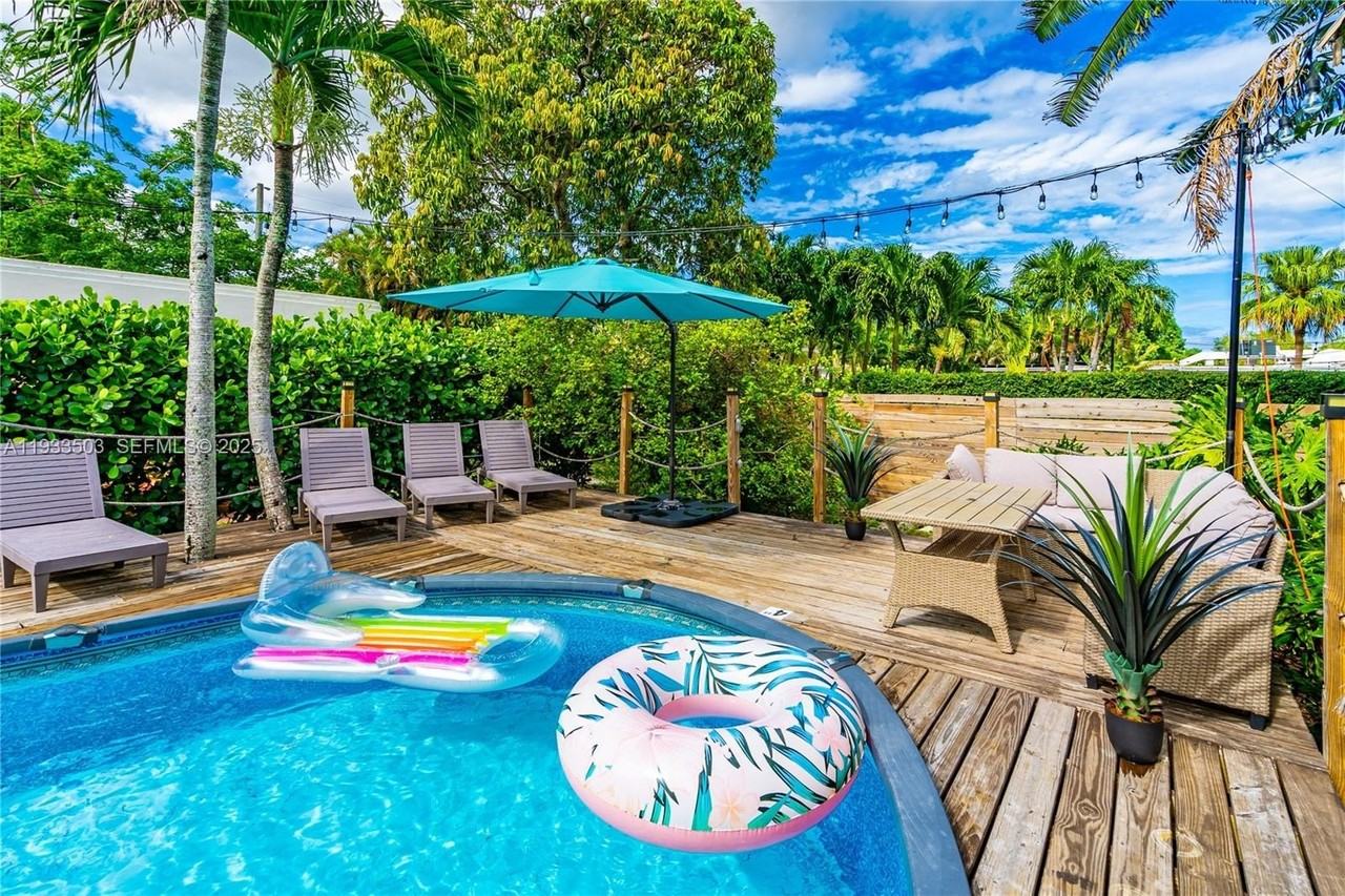 427 Ne 107th St #1 - Photo 7 of 39