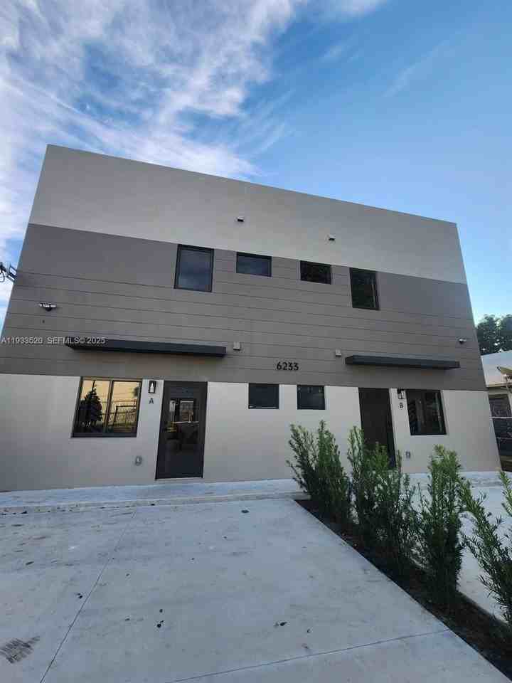 6233 Nw 20th Ave #B - Photo 2 of 23