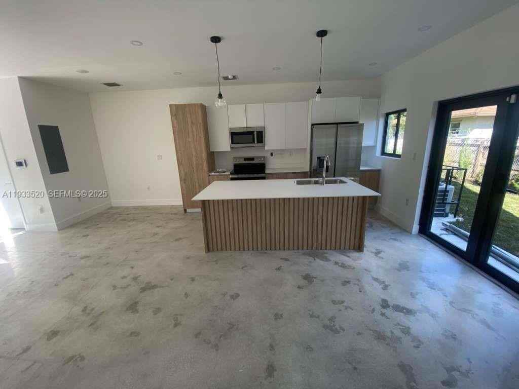 6233 Nw 20th Ave #B - Photo 6 of 23