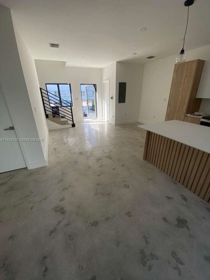 6233 Nw 20th Ave #B - Photo 7 of 23