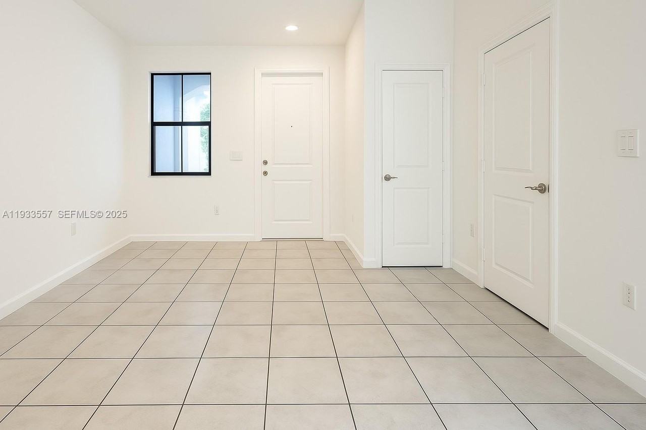 25224 Sw 114th Ave #25224 - Photo 2 of 13