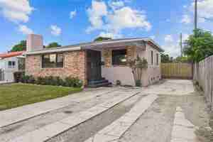 featured image of 117 W 34th St