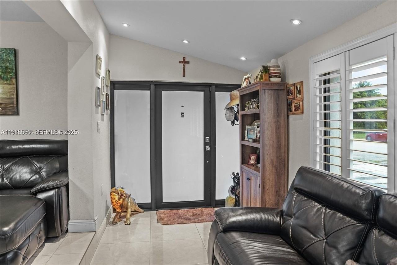 117 W 34th St - Photo 4 of 27