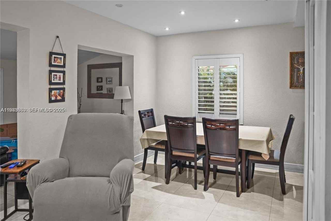 117 W 34th St - Photo 7 of 27