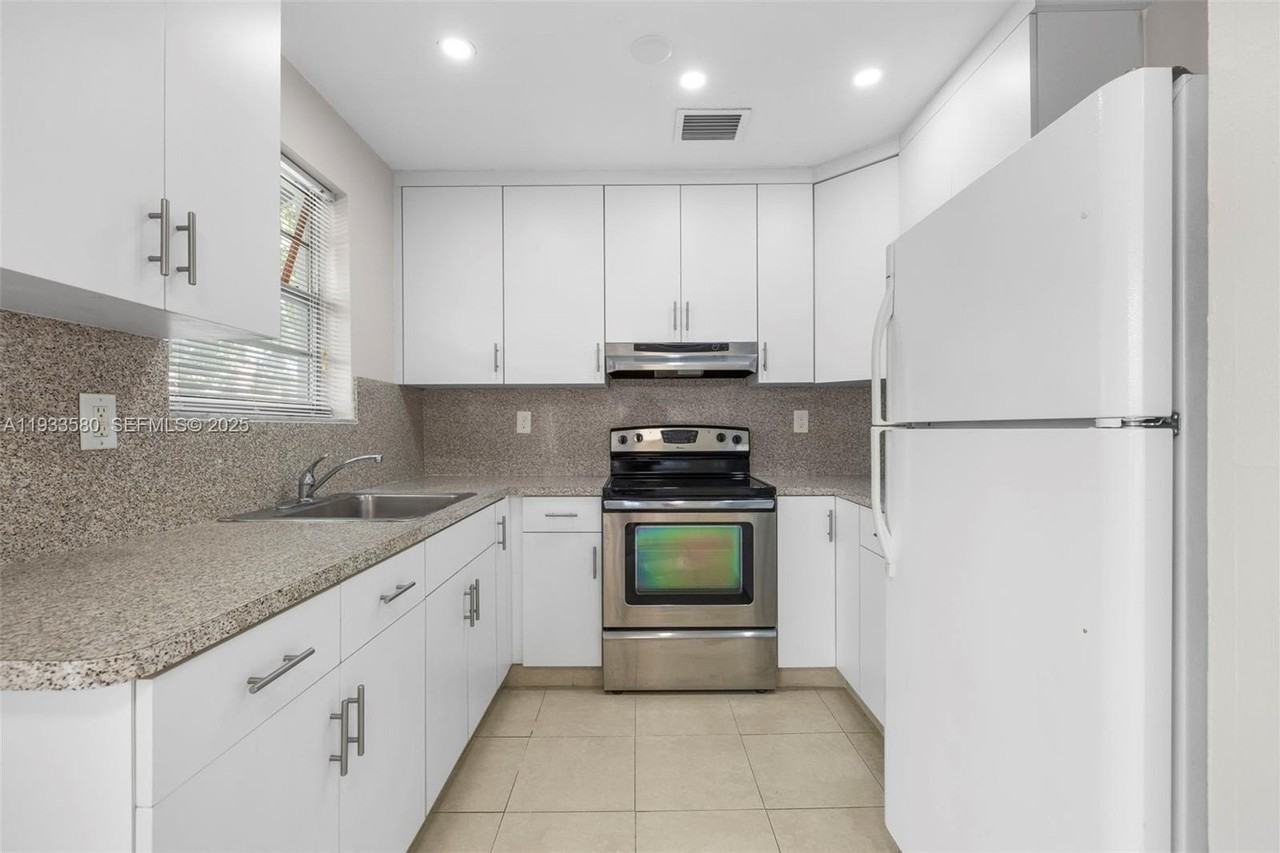 85 W 24th St #85 - Photo 2 of 29