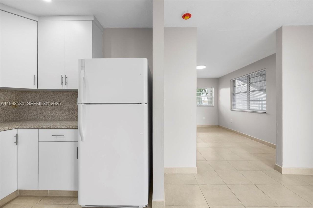 85 W 24th St #85 - Photo 3 of 29