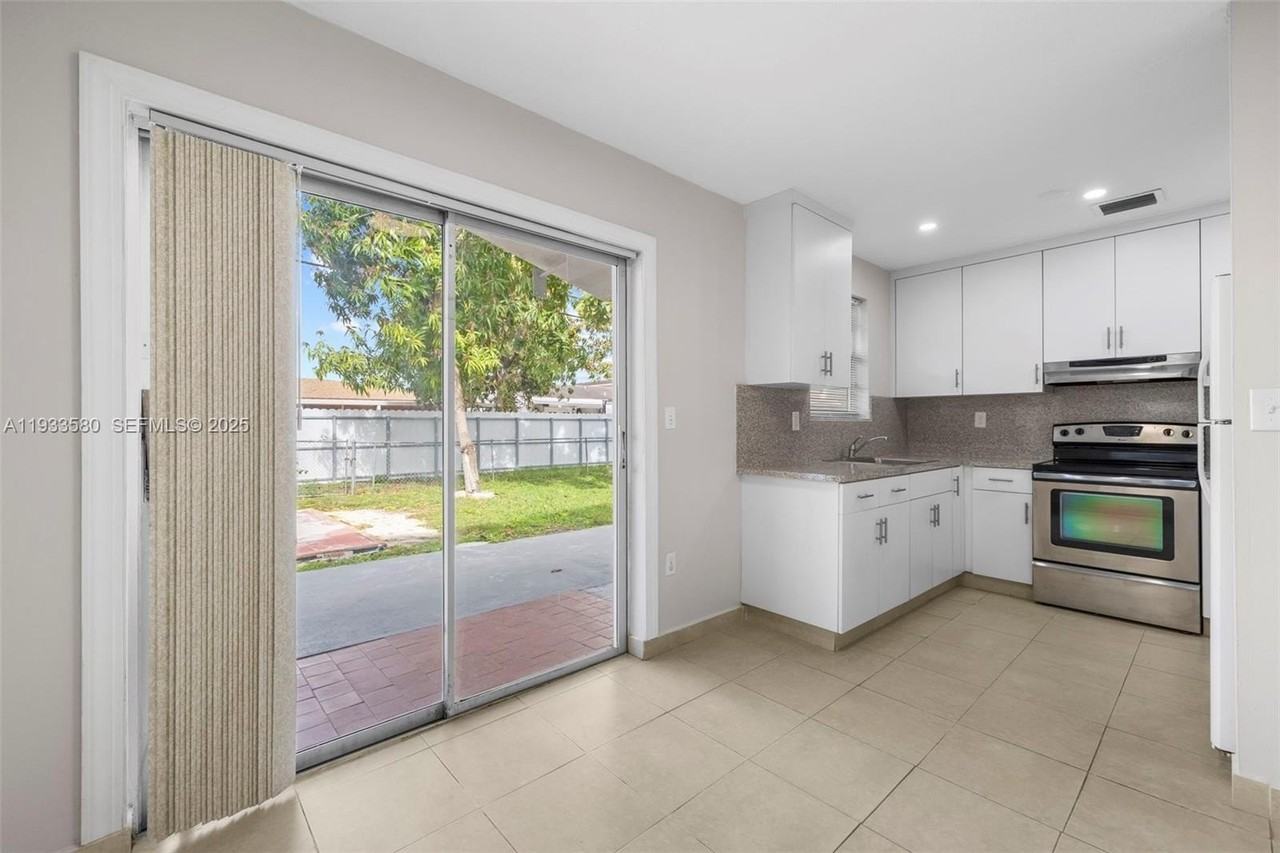 85 W 24th St #85 - Photo 4 of 29