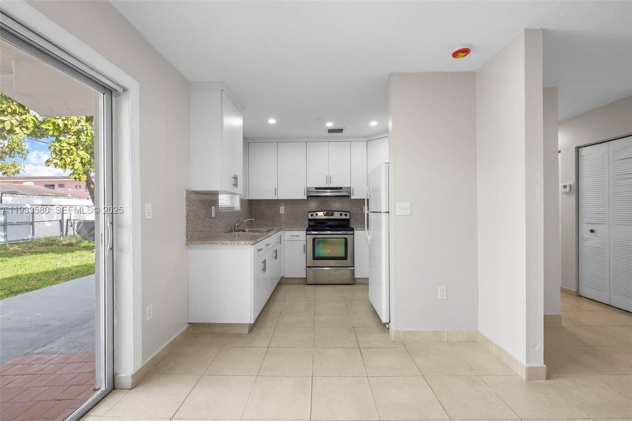 85 W 24th St #85 - Photo 5 of 29