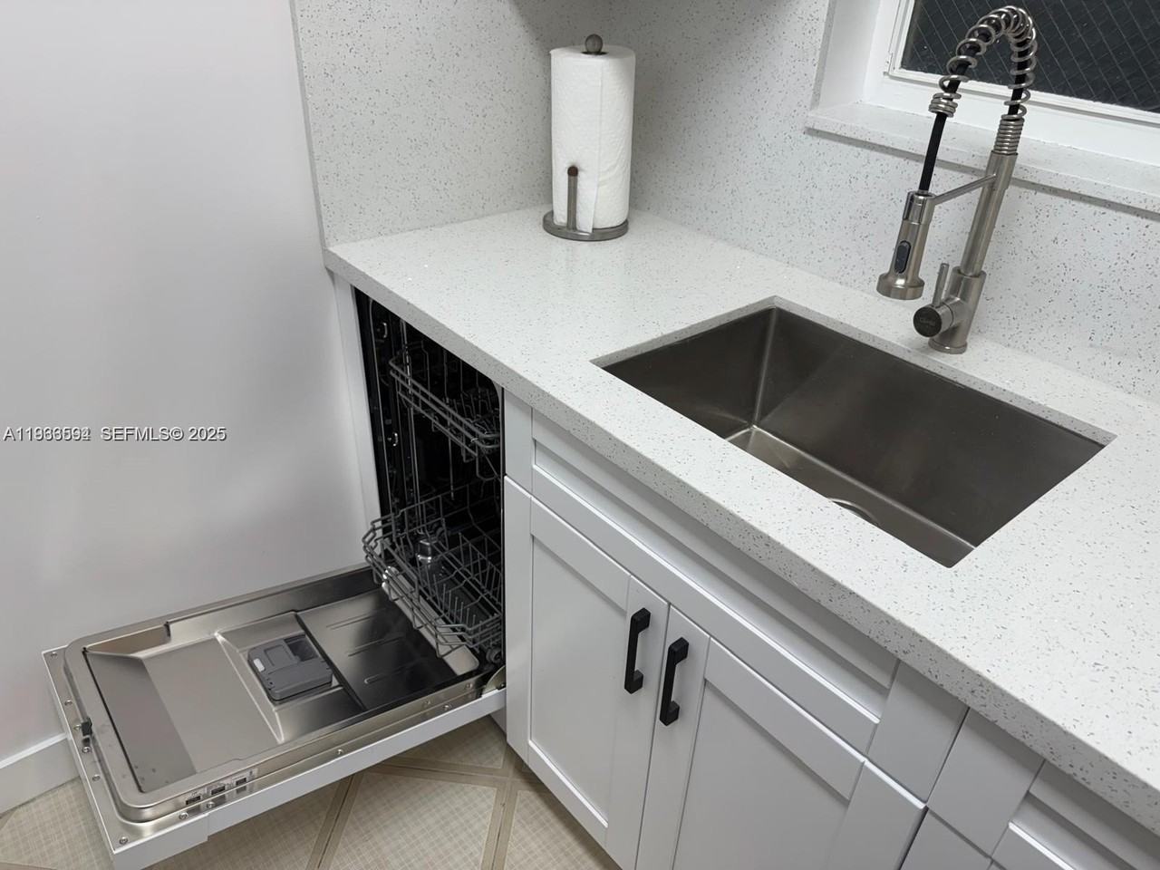 160 Sw 30th Ave #109A - Photo 4 of 8