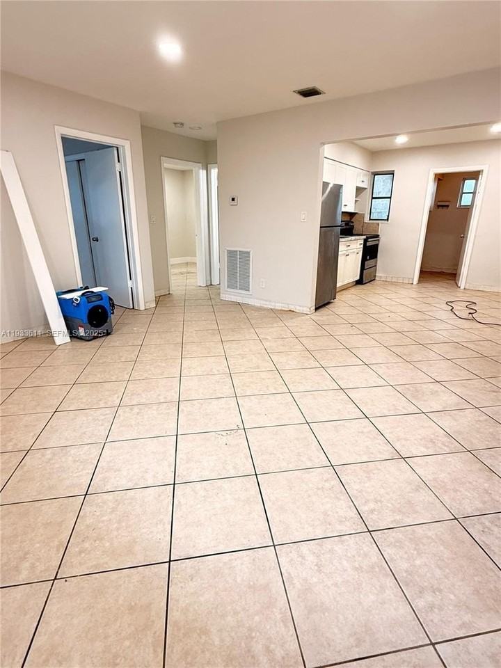 4851 Sw 28th Ter #1 - Photo 3 of 8