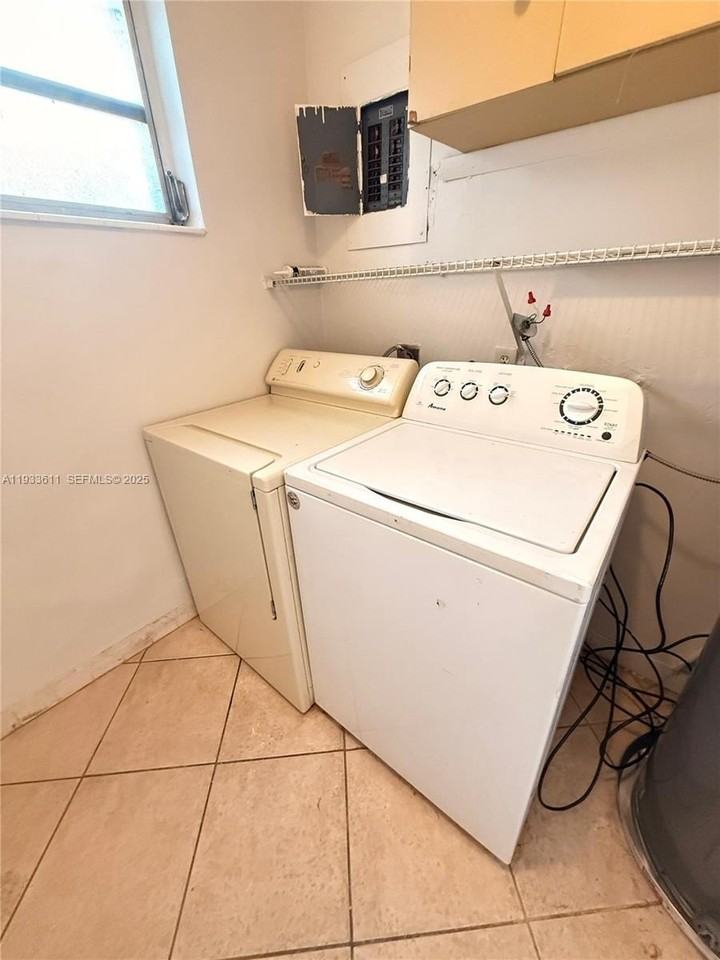 4851 Sw 28th Ter #1 - Photo 7 of 8