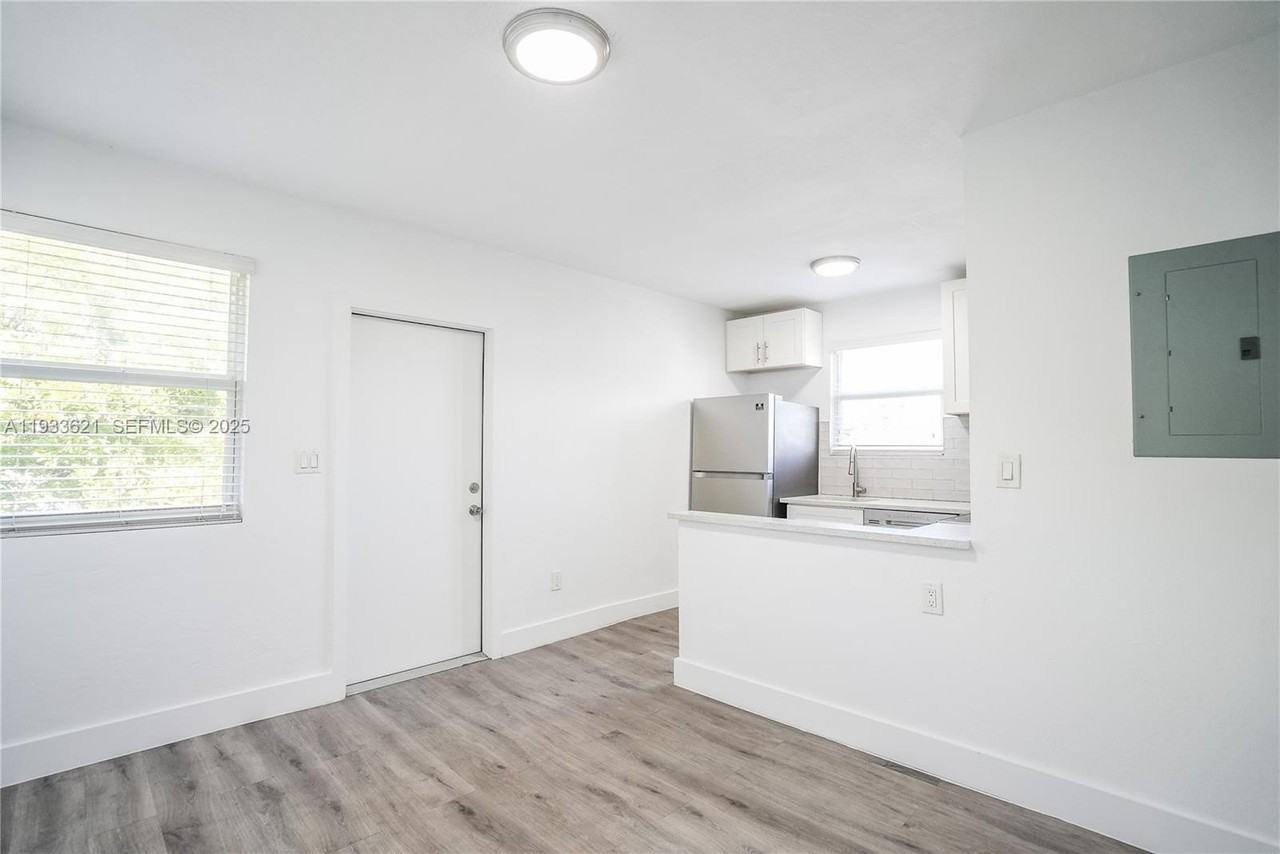 1950 Nw 2nd Ct #7 - Photo 2 of 15