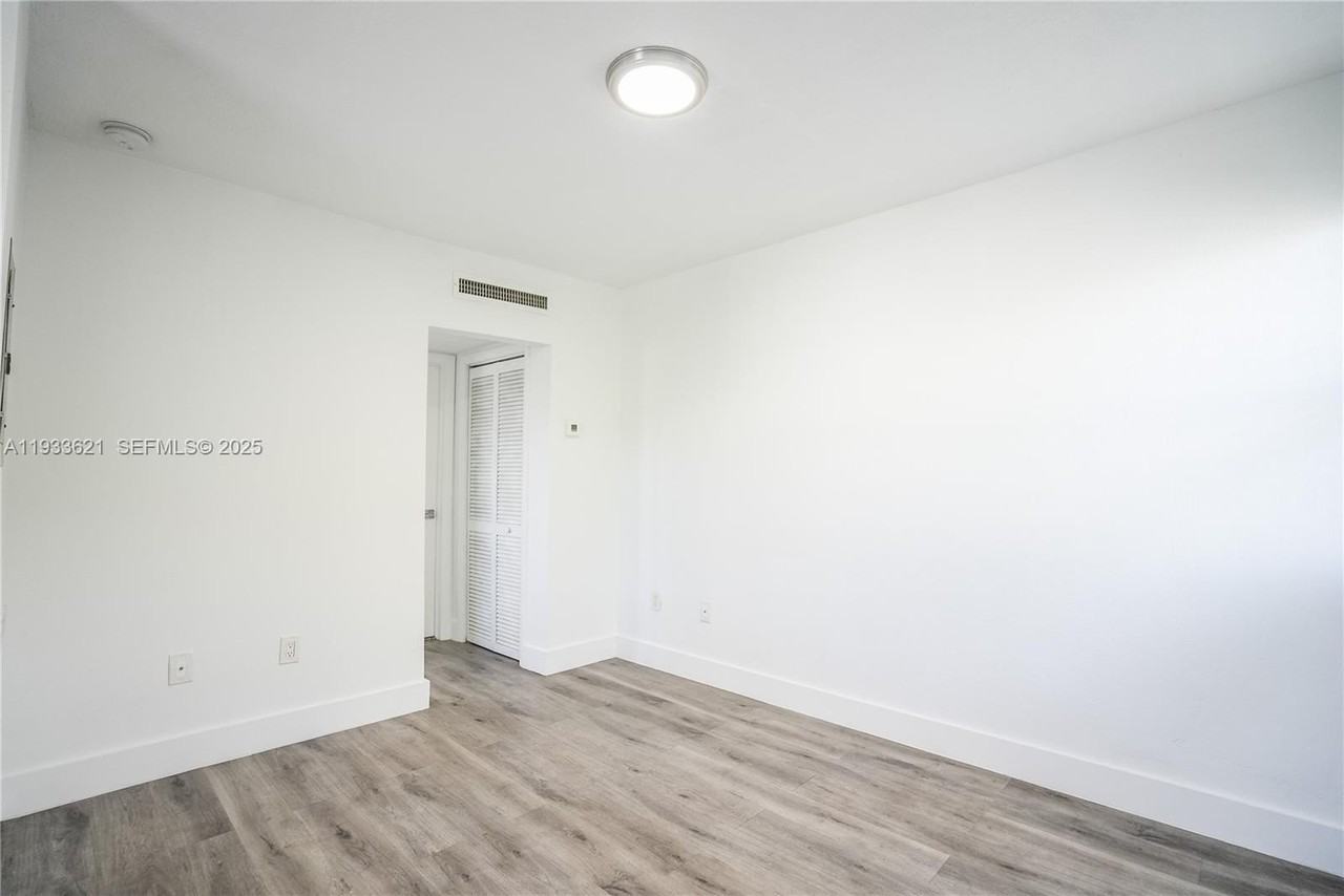 1950 Nw 2nd Ct #7 - Photo 6 of 15