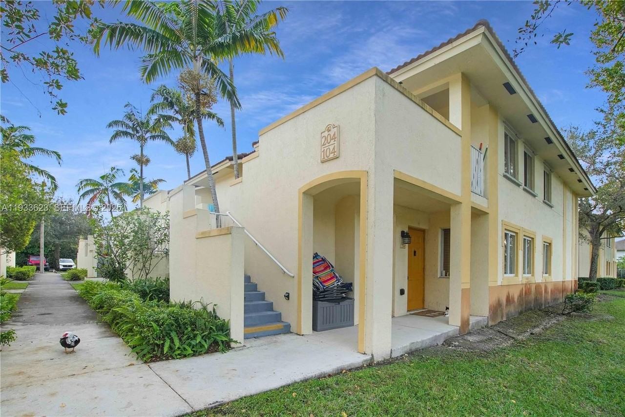 6245 Sw 47th Mnr #204 - Photo 3 of 25