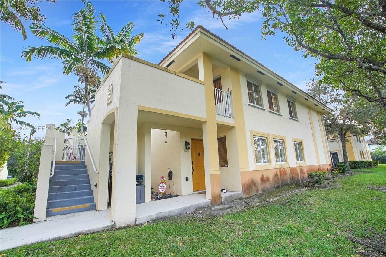 6245 Sw 47th Mnr #204 - Photo 4 of 25