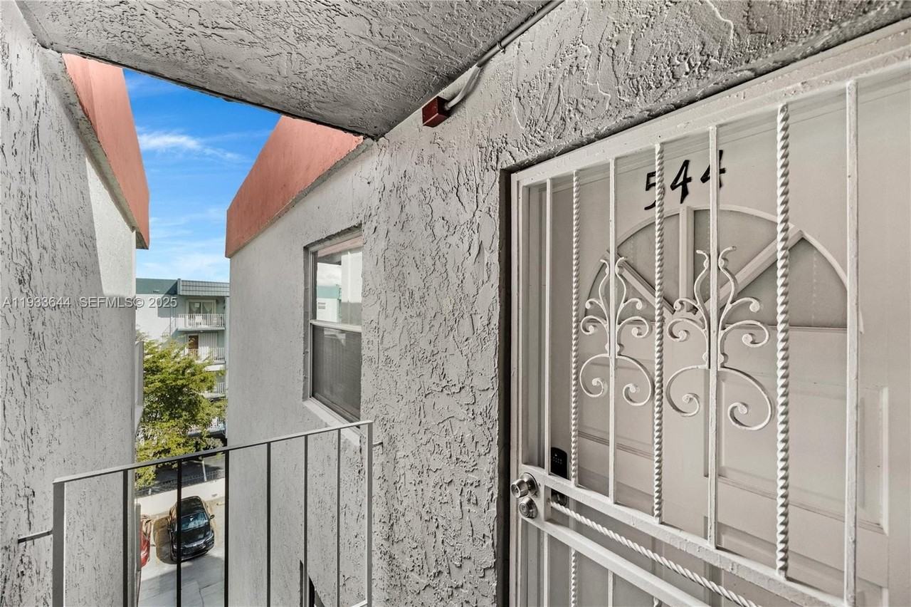 1750 W 46th St #544 - Photo 2 of 44