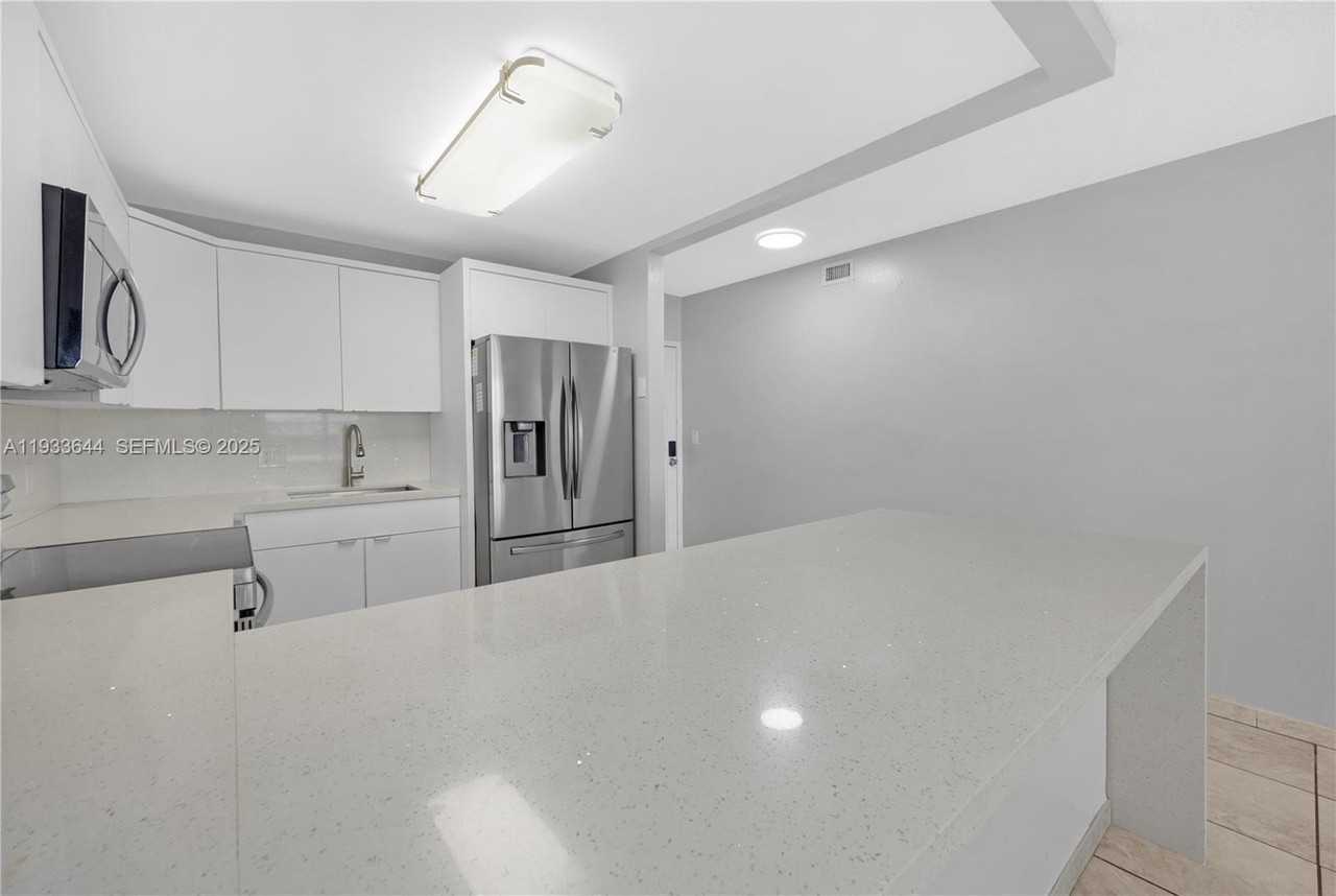 1750 W 46th St #544 - Photo 3 of 44