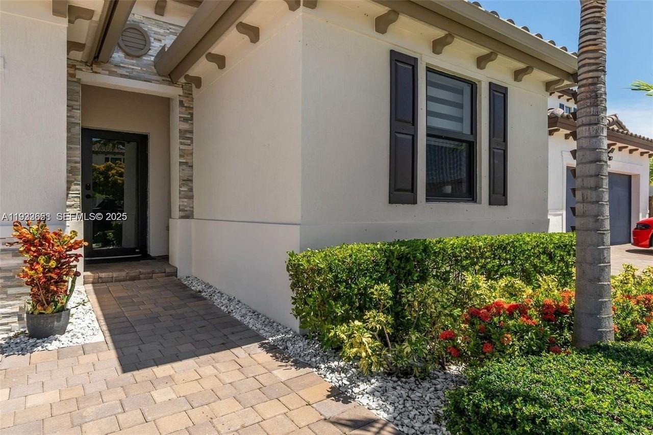 11939 Sw 241st Ter - Photo 3 of 45