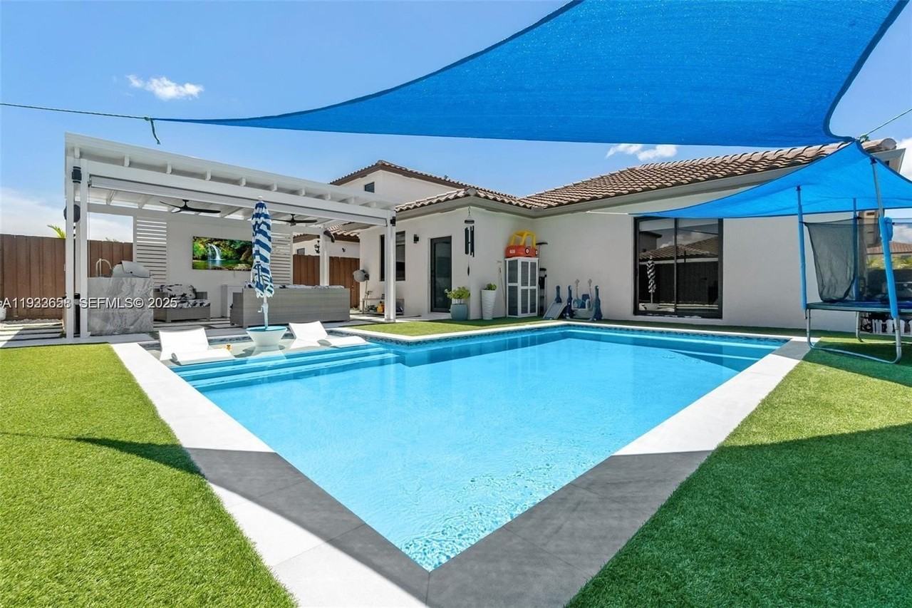 11939 Sw 241st Ter - Photo 4 of 45