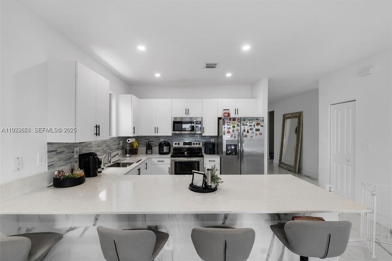 11939 Sw 241st Ter - Photo 6 of 45