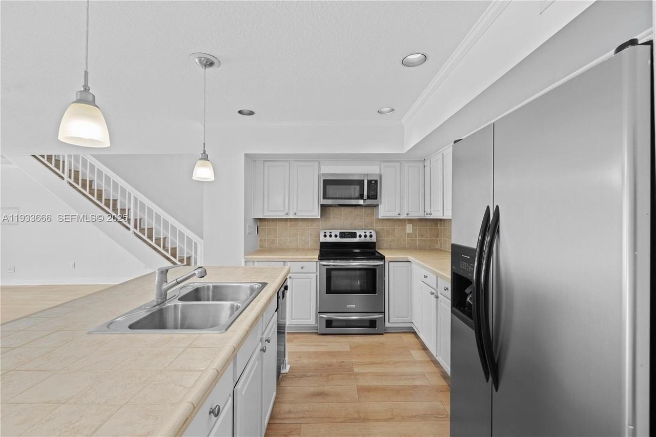 15518 Braemar Ct - Photo 6 of 33