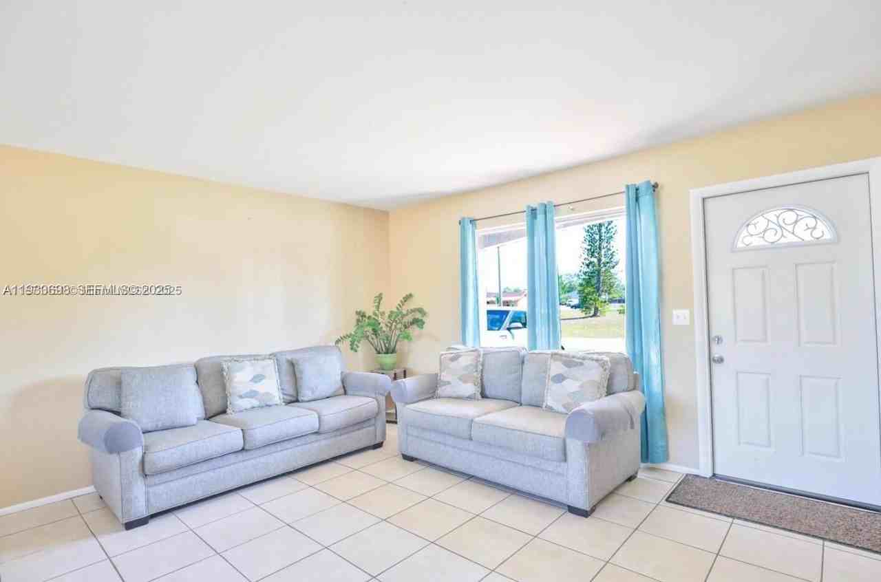 250 Sw Homeland Rd #0 - Photo 6 of 20