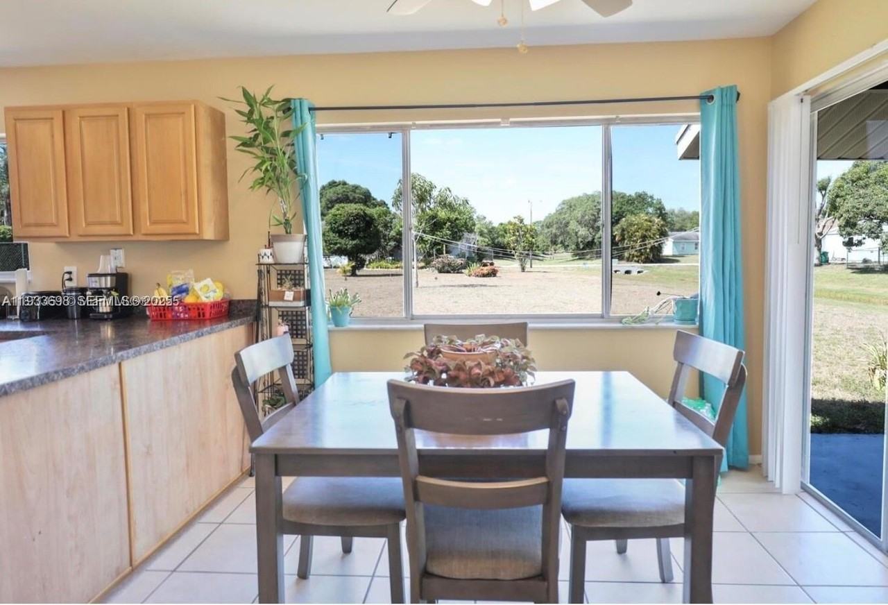 250 Sw Homeland Rd #0 - Photo 7 of 20