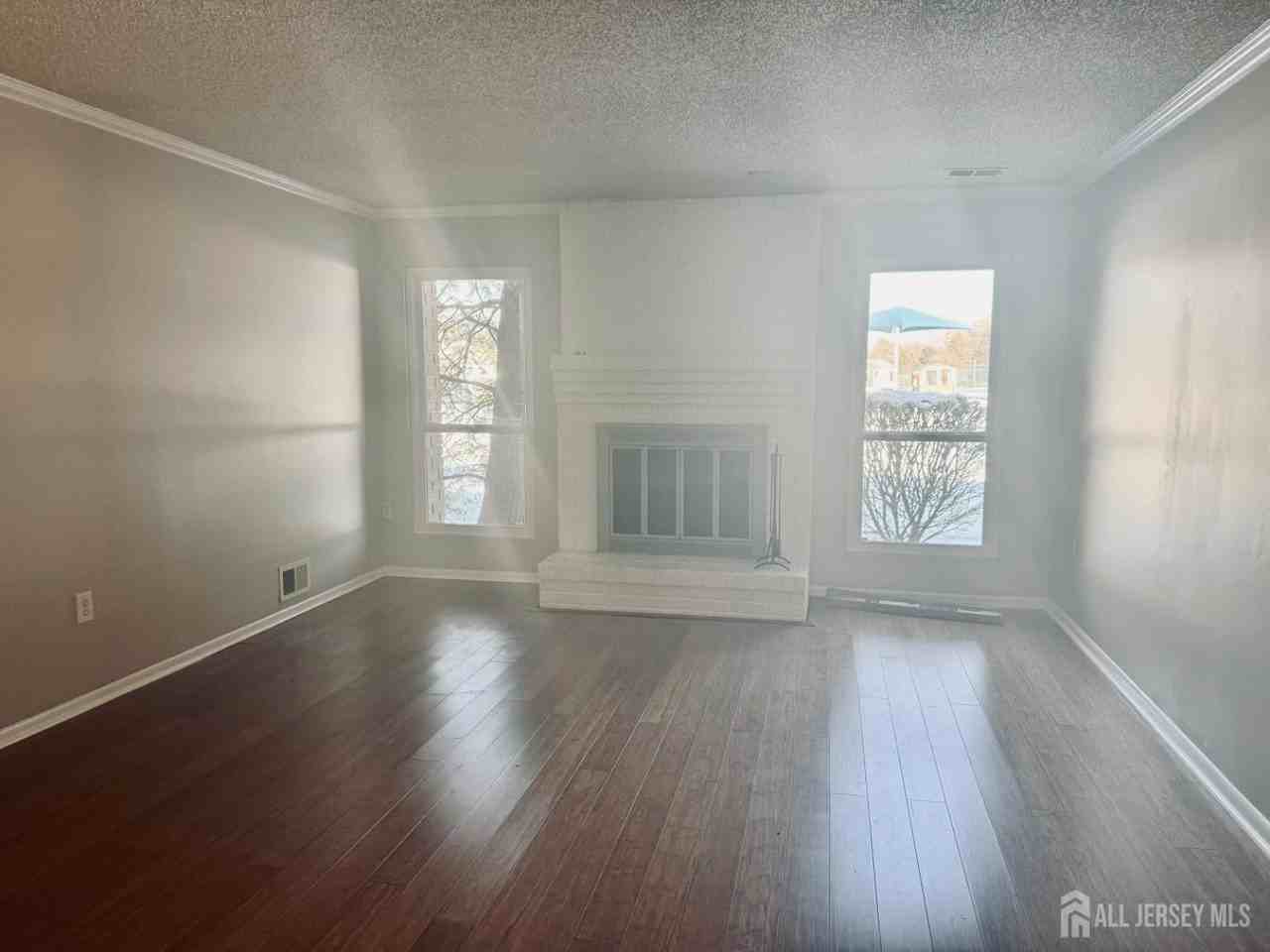 256 Willowbrook Dr - Photo 2 of 11