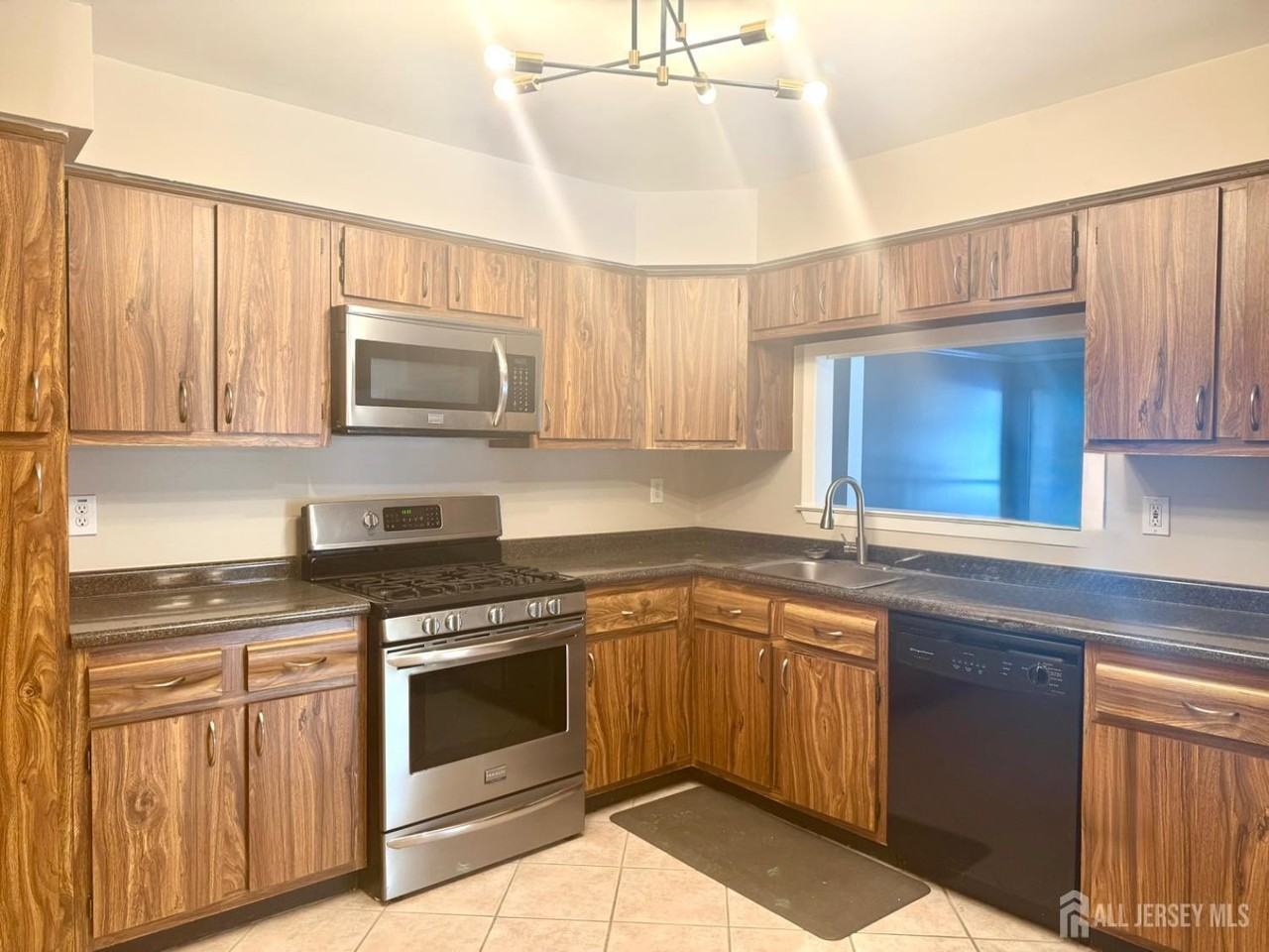 256 Willowbrook Dr - Photo 4 of 11