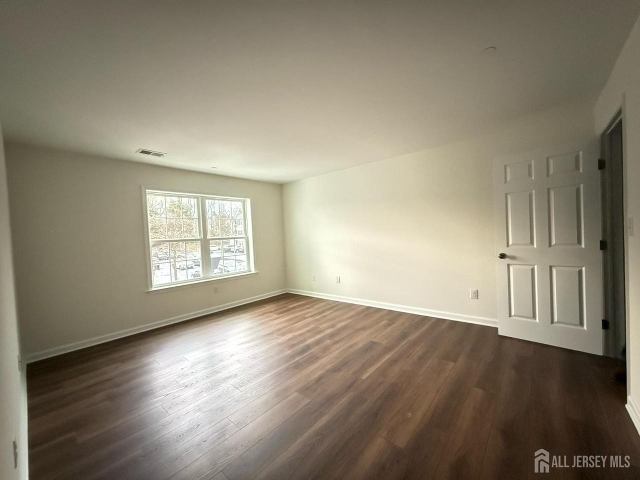 1225 Waterford Dr - Photo 2 of 9