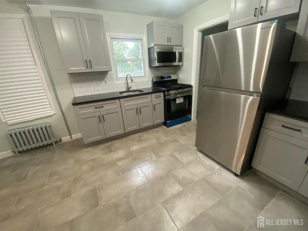 148 Jones Ave - Photo 2 of 9