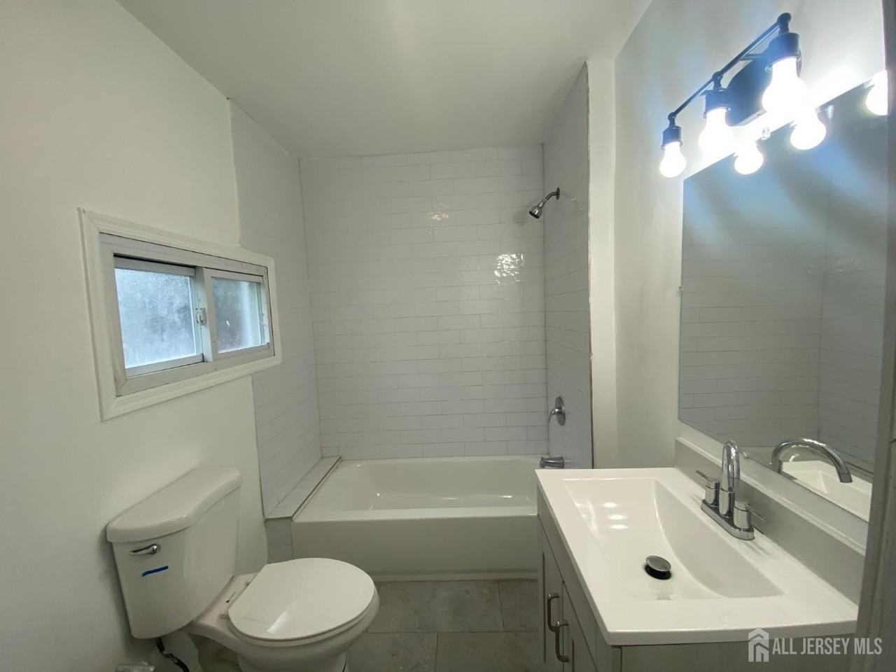 148 Jones Ave - Photo 3 of 9