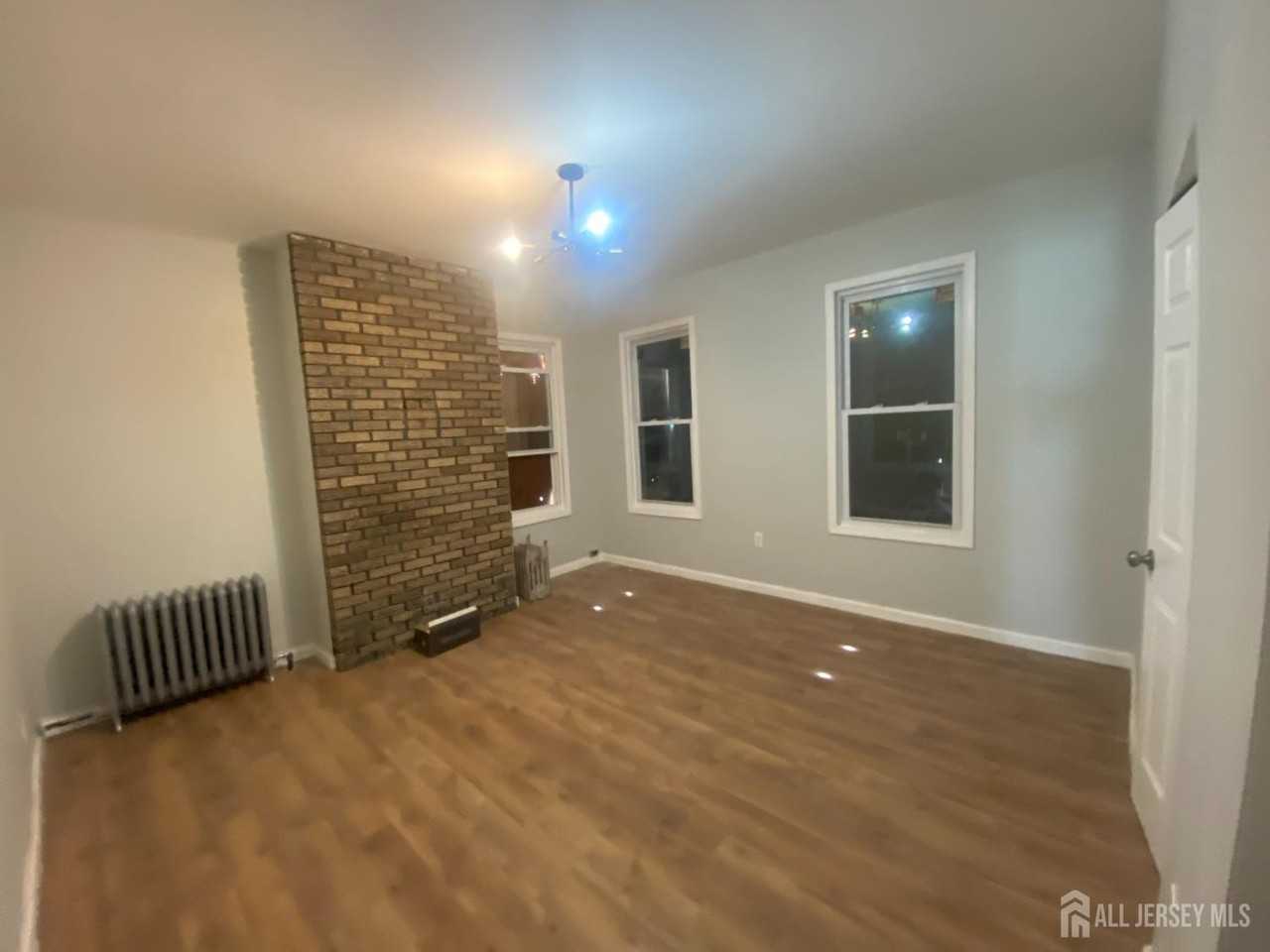 148 Jones Ave - Photo 6 of 9