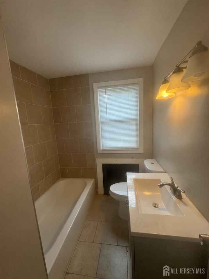 97 Welton St - Photo 3 of 4