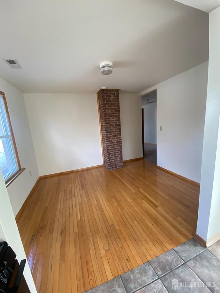 155 Livingston Ave - Photo 2 of 6