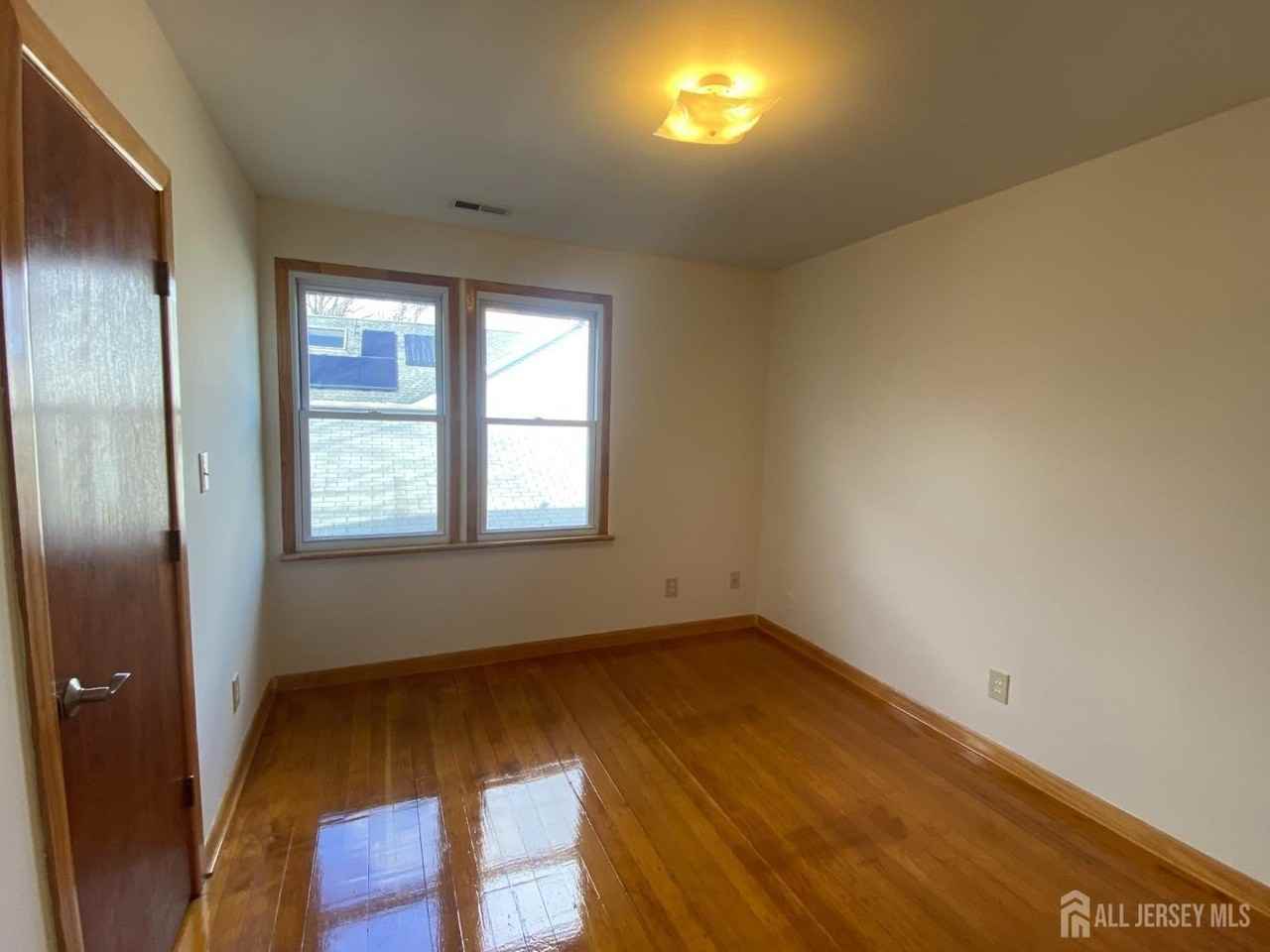 155 Livingston Ave - Photo 4 of 6