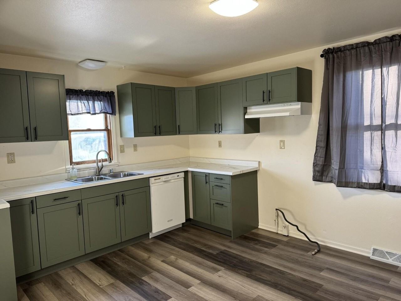 4602 17th St - Photo 2 of 12