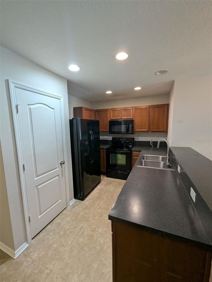 277 Michelangelo Pl - Photo 3 of 11